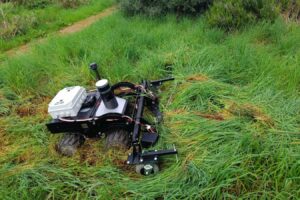 Un robot que siega solo y toma decisiones